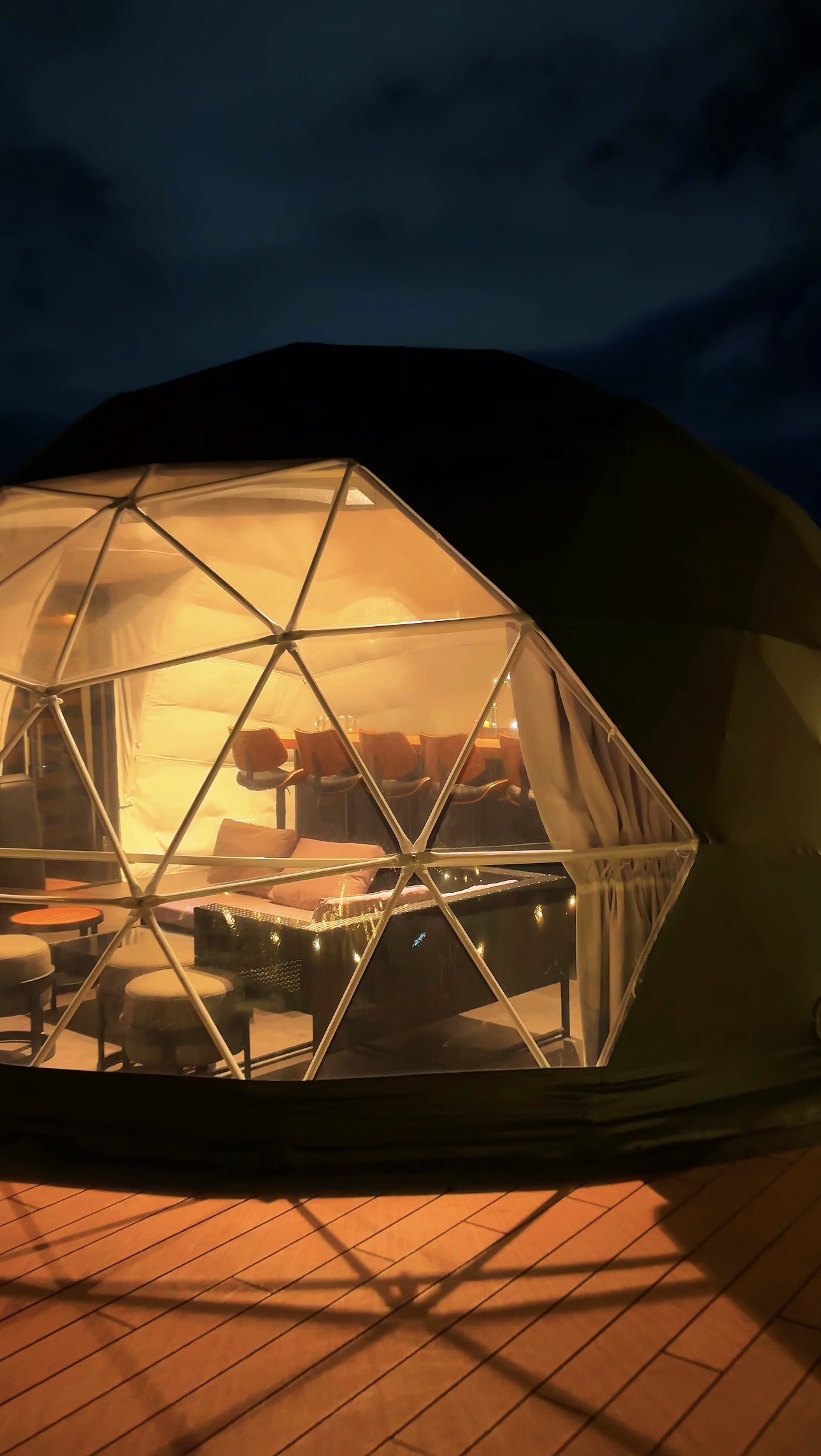 グランピングドームテント